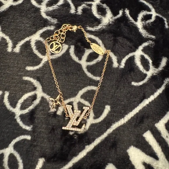 Louis Vuitton Monogram Gold Chain Bracelet with Crystal Accents M6 104 LLE1124 - Picture 2 of 6